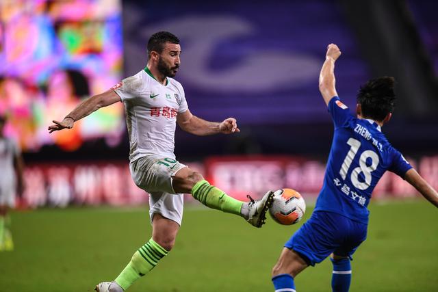 八卦媒体曝料 瓜迪奥拉外遇对象出席太太团合影